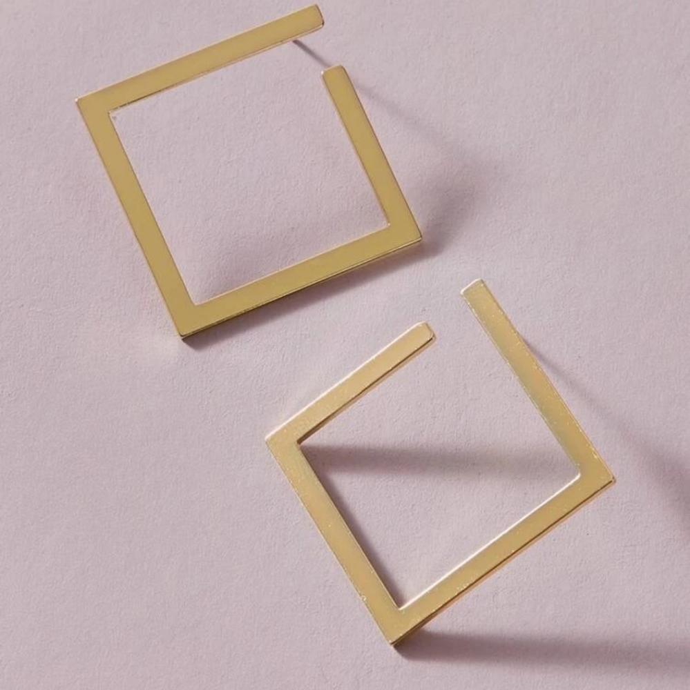 *Ontari* Minimalist Square Earrings - Picture 3 of 3
